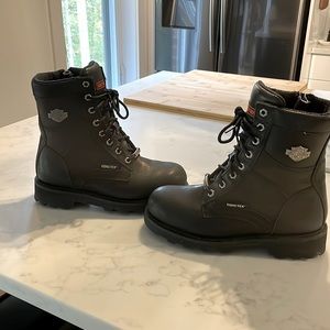 Woman Harley Davidson boots.. warm .. waterproof… gently used…..